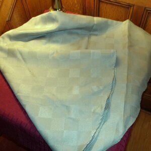VINTAGE ~~~ TABLE CLOTH ~~~ 60 in Diameter